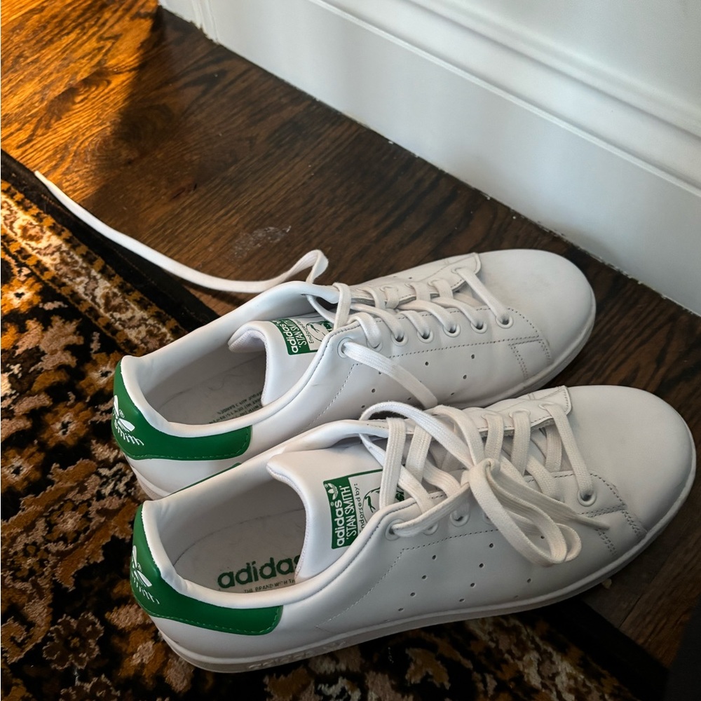 Stan Smiths - image 1